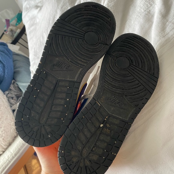 Jordan 1 Mid
Alternate Multi-Color (GS) Y5.5 women’s 7 - Picture 3 of 6